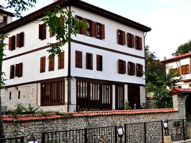 Çamlıca Konak Çarşı Evi
